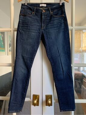 Loft Curvy Skinny jean in medium dark rinse, size 28/6